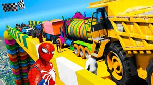 Сarros Diferentes com Homem Aranha e Amigos SuperHeróis - no Desafio na Mega Bola Rampa