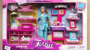 Búp bê bác sĩ Barbie khám bệnh cho em bé - Đồ chơi trẻ em - Barbie dolls chi (Chim Xinh)