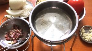 Đồ chơi nấu ăn LÀM MÌ Ý SỐT BÒ BẰM cùng bộ đồ chơi nấu ăn inox tại bếp của chị Chim Xinh