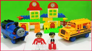 Lắp ráp LEGO xe lửa THOMAS FRIENDS và xe SCHOOL BUS đến trường học (Chim Xinh)